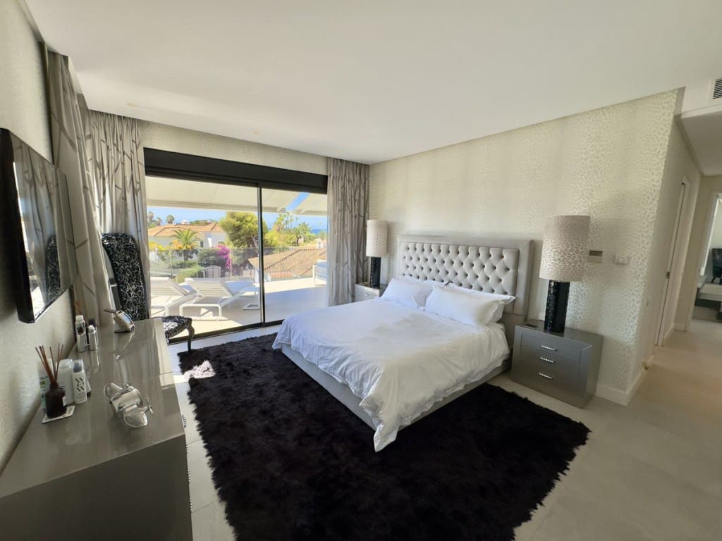 4 soveværelse Villa til salg i Los Monteros med swimmingpool garage - € 5.400.000 (Ref: 8941202)