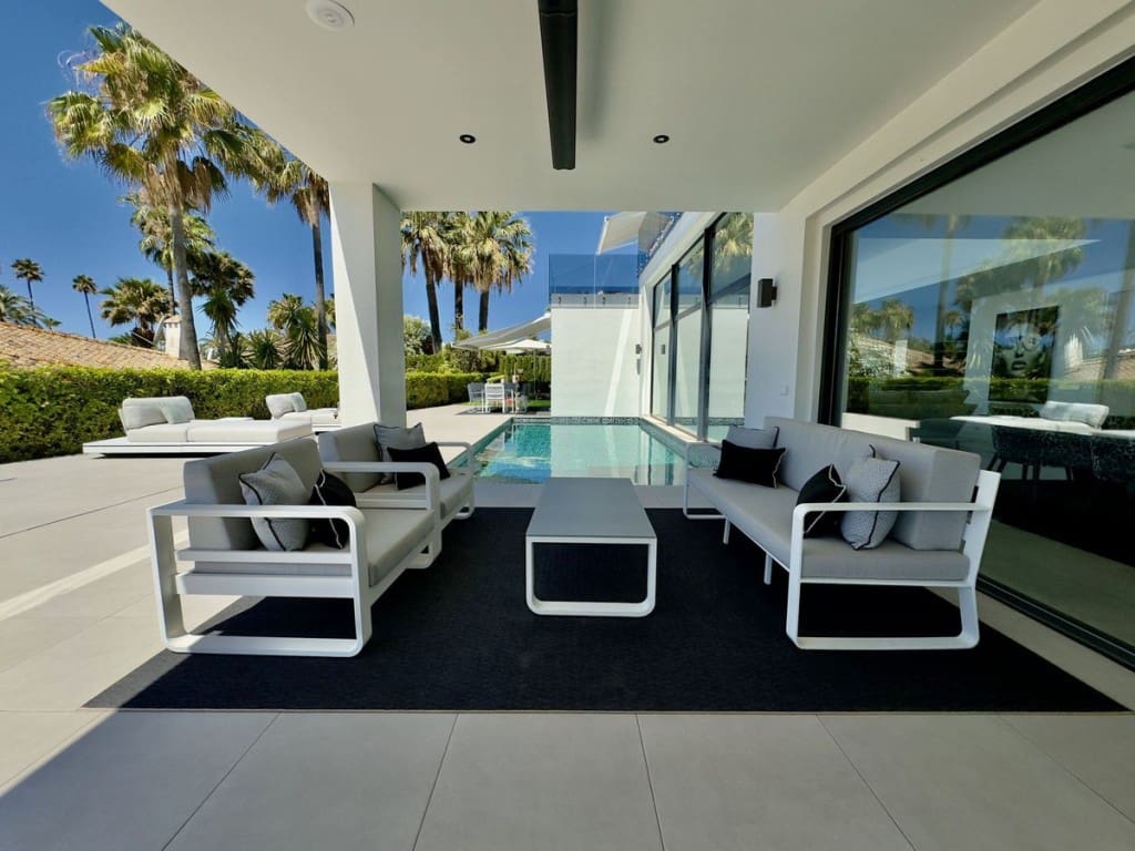 4 soveværelse Villa til salg i Los Monteros med swimmingpool garage - € 5.400.000 (Ref: 8941202)