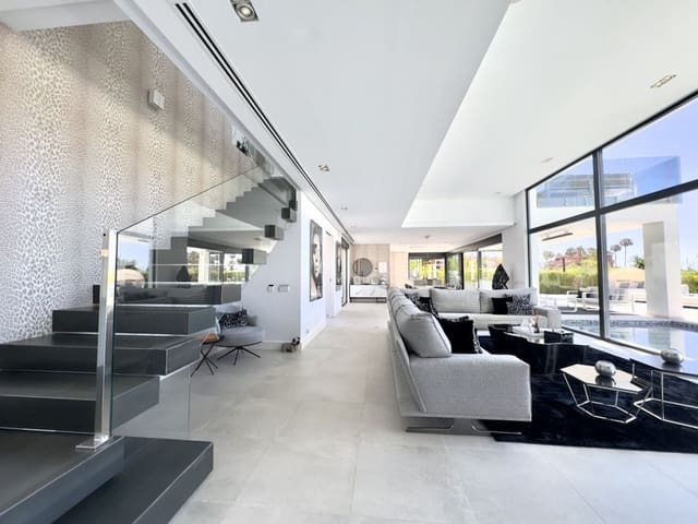 4 sypialnia Willa na sprzedaż w Los Monteros, Marbella z basenem garażem - 5 400 000 € (Ref: 8941202)