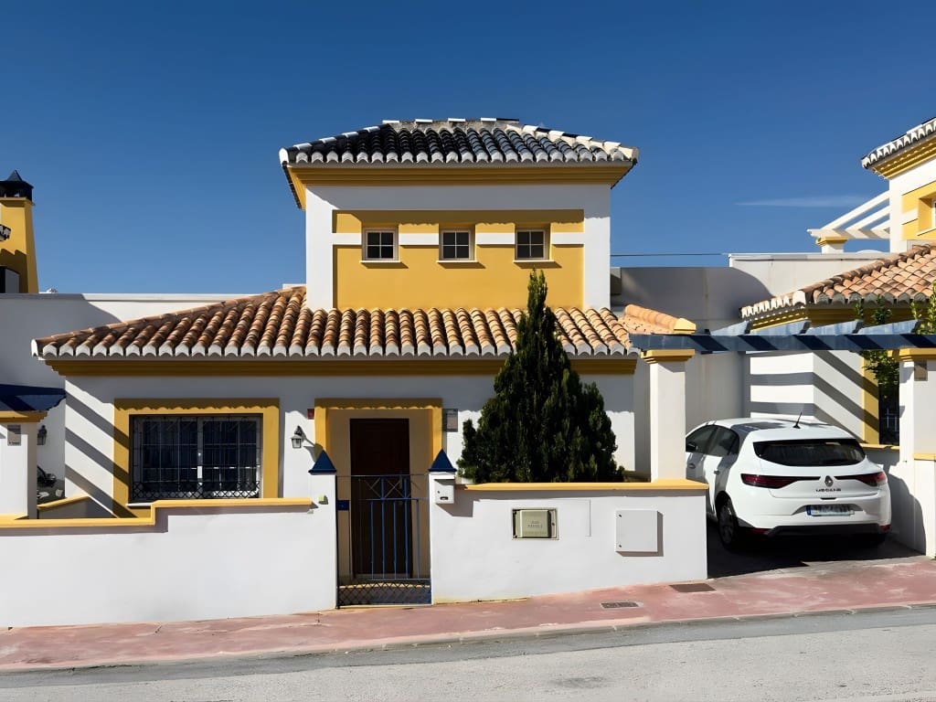 3 soveværelse Villa til salg i Calahonda med swimmingpool - € 710.000 (Ref: 8941203)