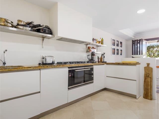 5 soveværelse Villa til salg i La Heredia, Benahavís med swimmingpool garage - € 1.095.000 (Ref: 8948603)