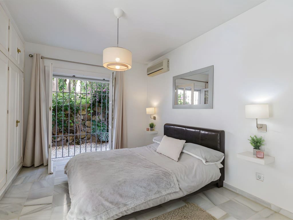 5 slaapkamer Villa te koop in Benahavis met zwembad garage - € 1.750.000 (Ref: 8960073)