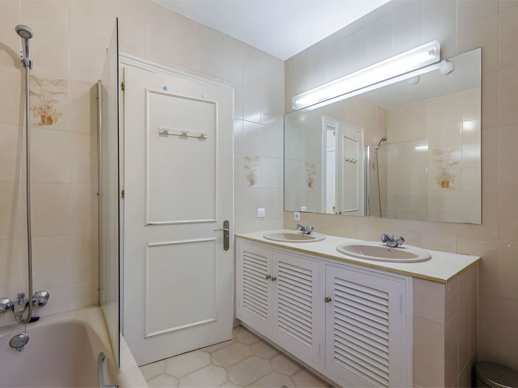 5 slaapkamer Villa te koop in Benahavis met zwembad garage - € 1.750.000 (Ref: 8960073)