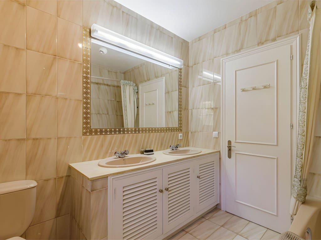 5 slaapkamer Villa te koop in Benahavis met zwembad garage - € 1.750.000 (Ref: 8960073)