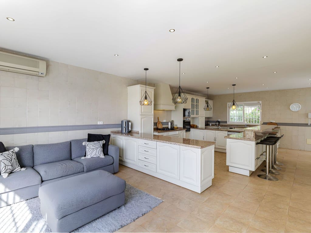 5 slaapkamer Villa te koop in Benahavis met zwembad garage - € 1.750.000 (Ref: 8960073)