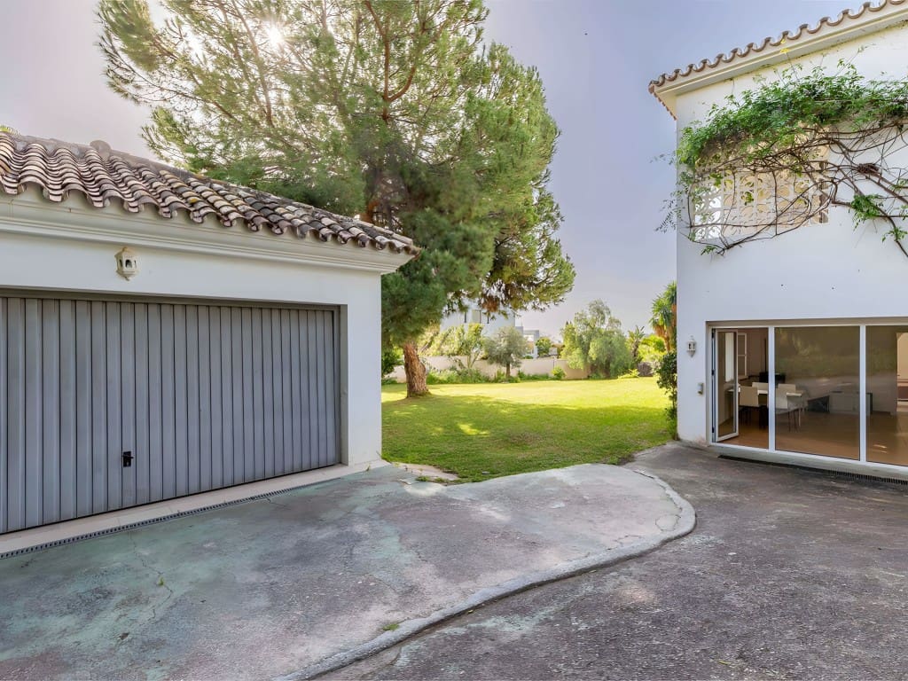 5 slaapkamer Villa te koop in Benahavis met zwembad garage - € 1.750.000 (Ref: 8960073)