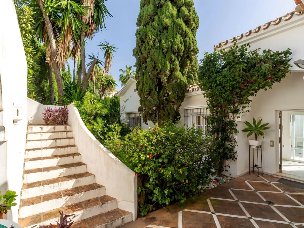 5 slaapkamer Villa te koop in Benahavis met zwembad garage - € 1.750.000 (Ref: 8960073)