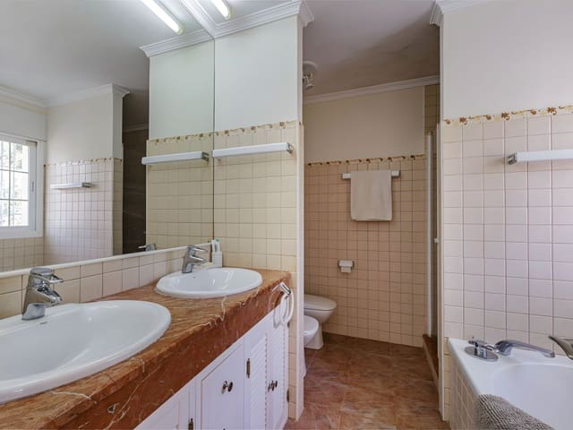 5 slaapkamer Villa te koop in Benahavís met zwembad garage - € 1.750.000 (Ref: 8960073)