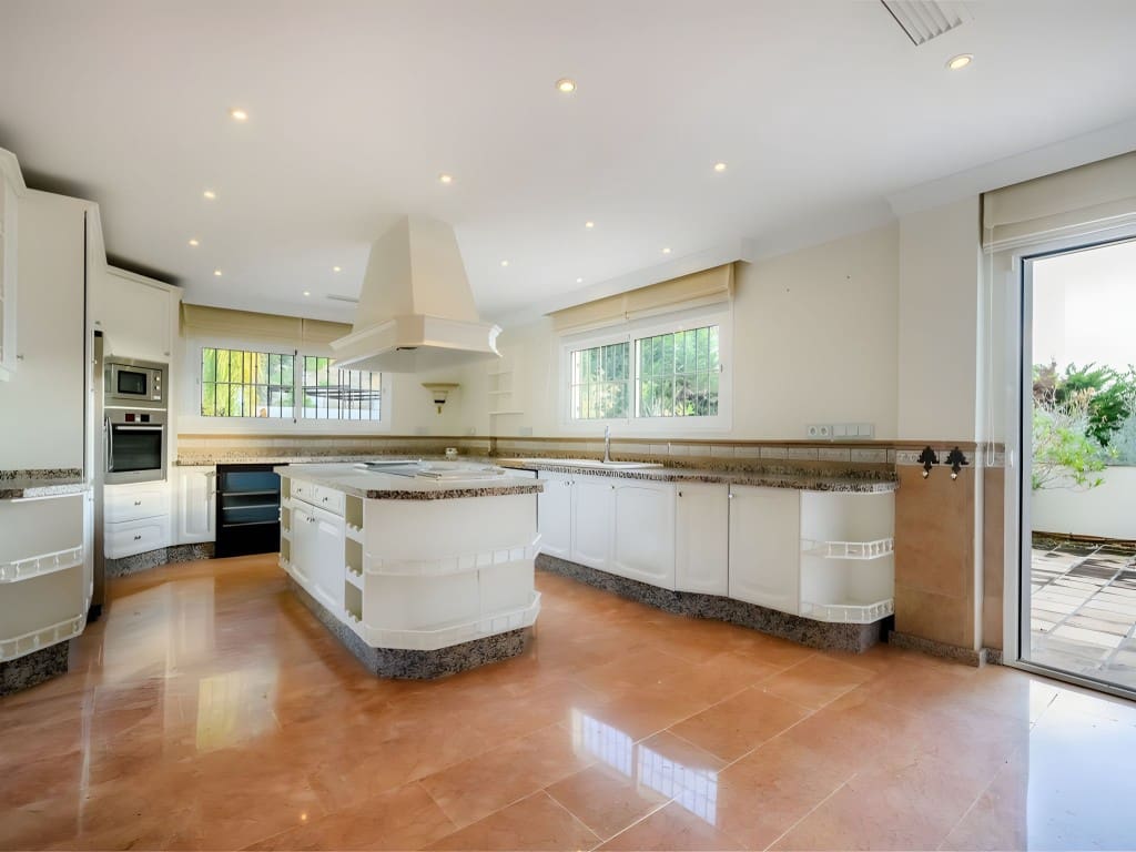 6 sovrum Villa till salu i La Quinta med pool garage - 3 500 000 € (Ref: 8960074)