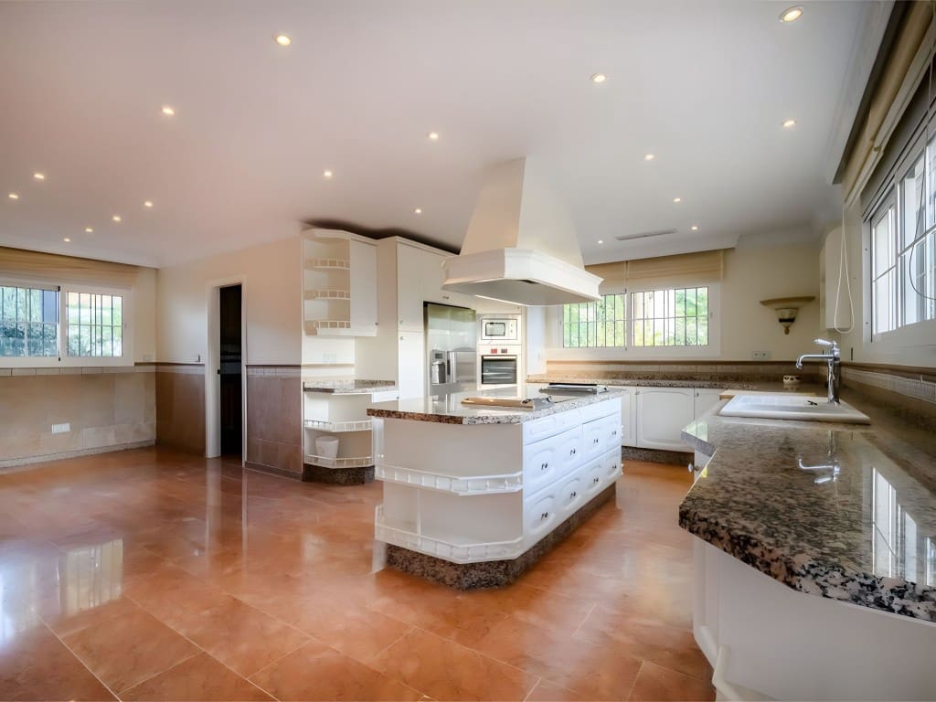 6 sovrum Villa till salu i La Quinta med pool garage - 3 500 000 € (Ref: 8960074)