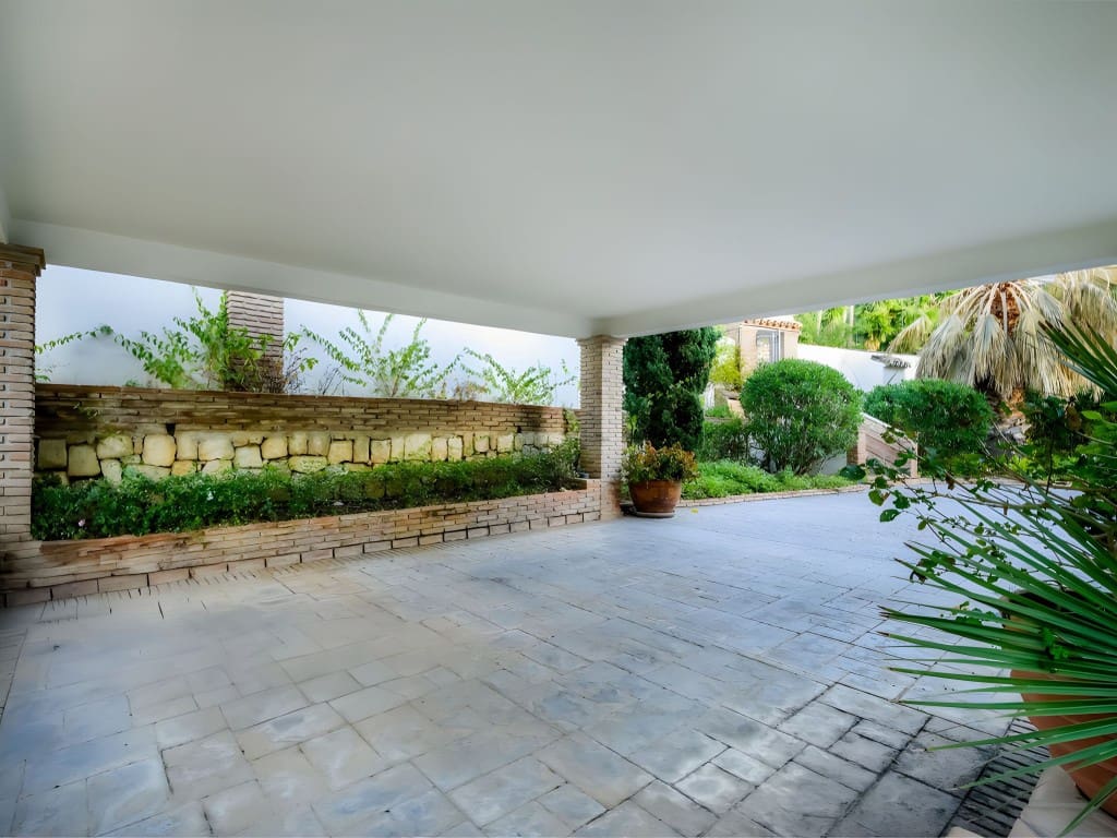 6 sovrum Villa till salu i La Quinta med pool garage - 3 500 000 € (Ref: 8960074)