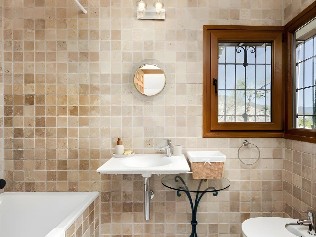 5 sypialnia Finka/Dom wiejski na sprzedaż w Lanjaron z basenem garażem - 2 695 000 € (Ref: 8964235)