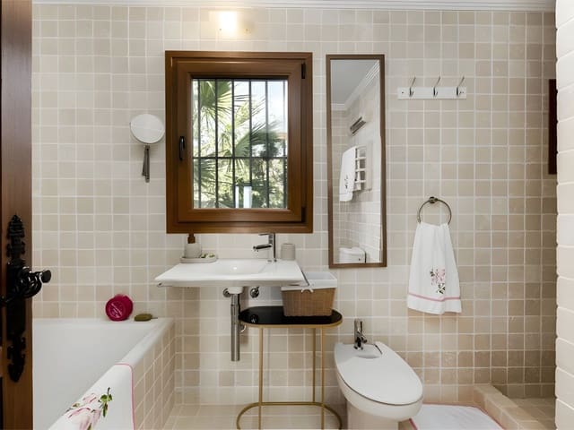 5 sypialnia Finka/Dom wiejski na sprzedaż w Lanjarón z basenem garażem - 2 695 000 € (Ref: 8964235)