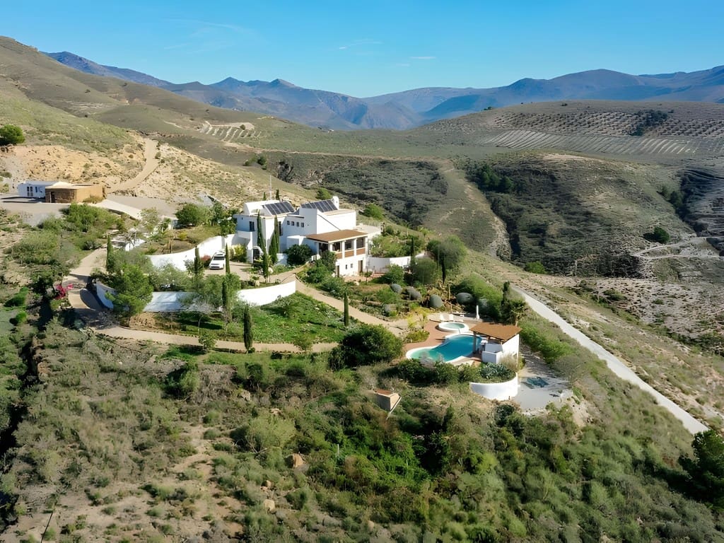 5 sypialnia Finka/Dom wiejski na sprzedaż w Lanjaron z basenem garażem - 2 695 000 € (Ref: 8964235)