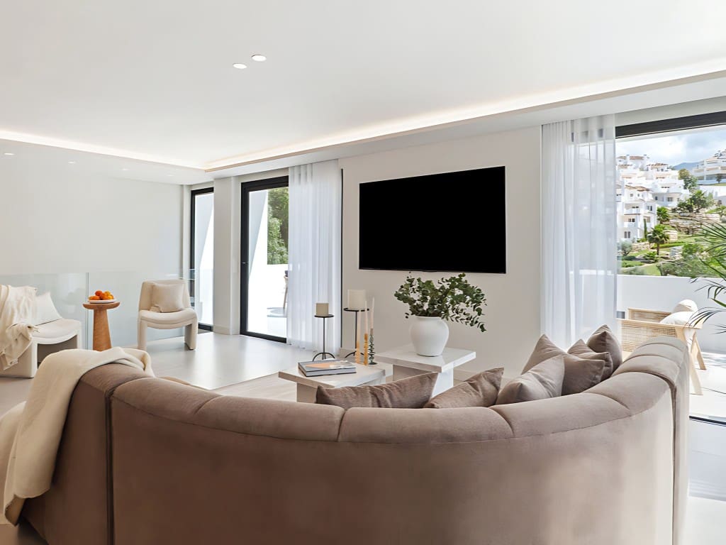 5 bedroom Villa for sale in Nueva Andalucia with pool - € 2,495,000 (Ref: 8975862)