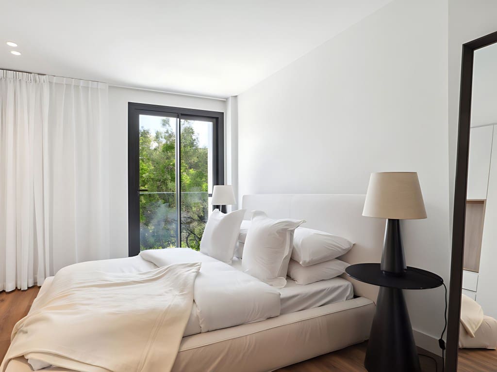 5 bedroom Villa for sale in Nueva Andalucia with pool - € 2,495,000 (Ref: 8975862)