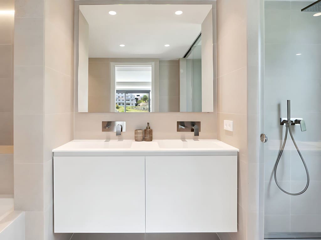 5 bedroom Villa for sale in Nueva Andalucia with pool - € 2,495,000 (Ref: 8975862)