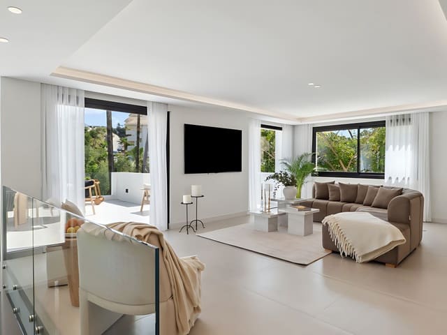 5 slaapkamer Villa te koop in Nueva Andalucia, Marbella met zwembad - € 2.495.000 (Ref: 8975862)