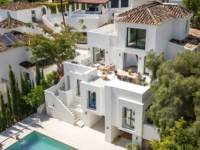 5 slaapkamer Villa te koop in Nueva Andalucia, Marbella met zwembad - € 2.495.000 (Ref: 8975862)