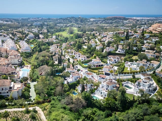 5 slaapkamer Villa te koop in Nueva Andalucia, Marbella met zwembad - € 2.495.000 (Ref: 8975862)