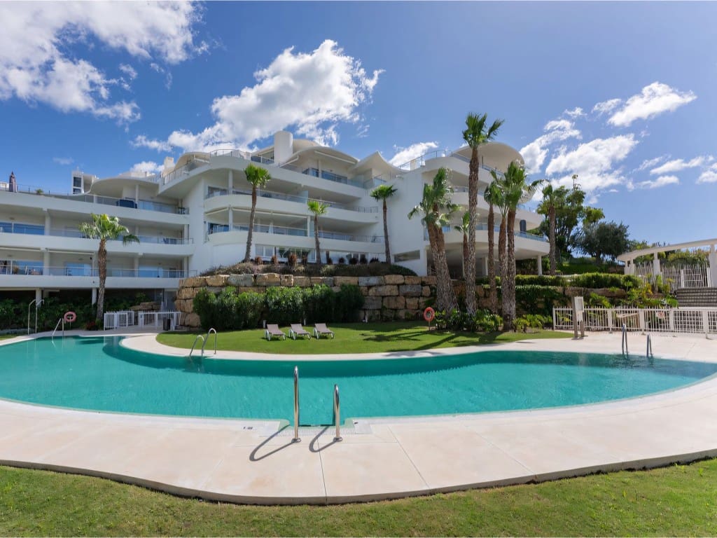 2 bedroom Apartment for sale in Benalmadena with pool garage - € 640,000 (Ref: 8981409)