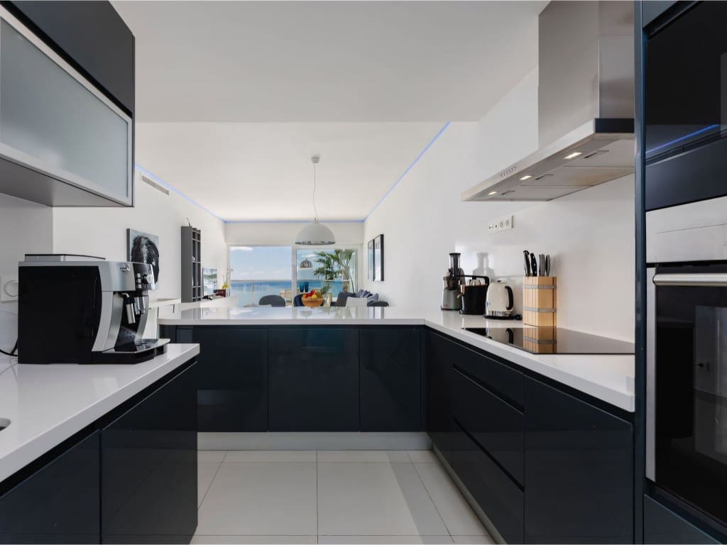 2 bedroom Apartment for sale in Benalmadena with pool garage - € 640,000 (Ref: 8981409)