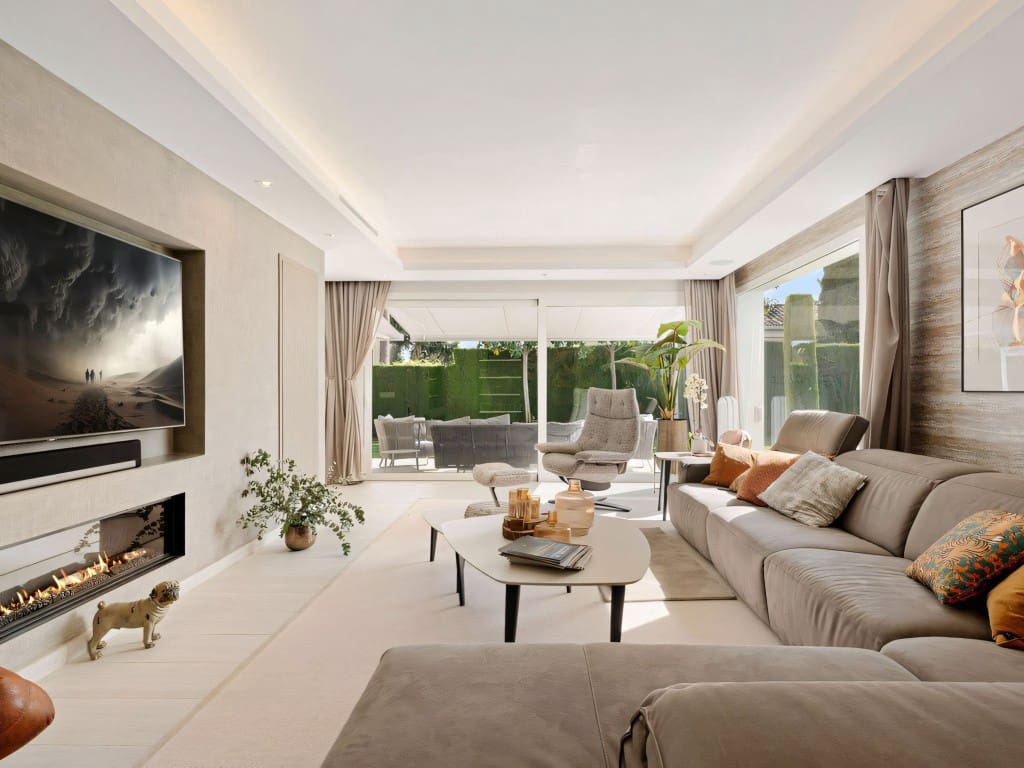 5 slaapkamer Villa te koop in Nueva Andalucia met zwembad garage - € 2.795.000 (Ref: 8985545)