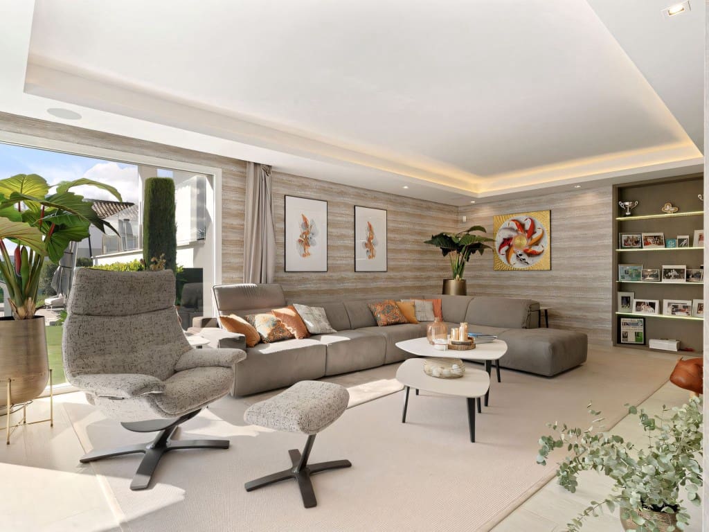 5 slaapkamer Villa te koop in Nueva Andalucia met zwembad garage - € 2.795.000 (Ref: 8985545)