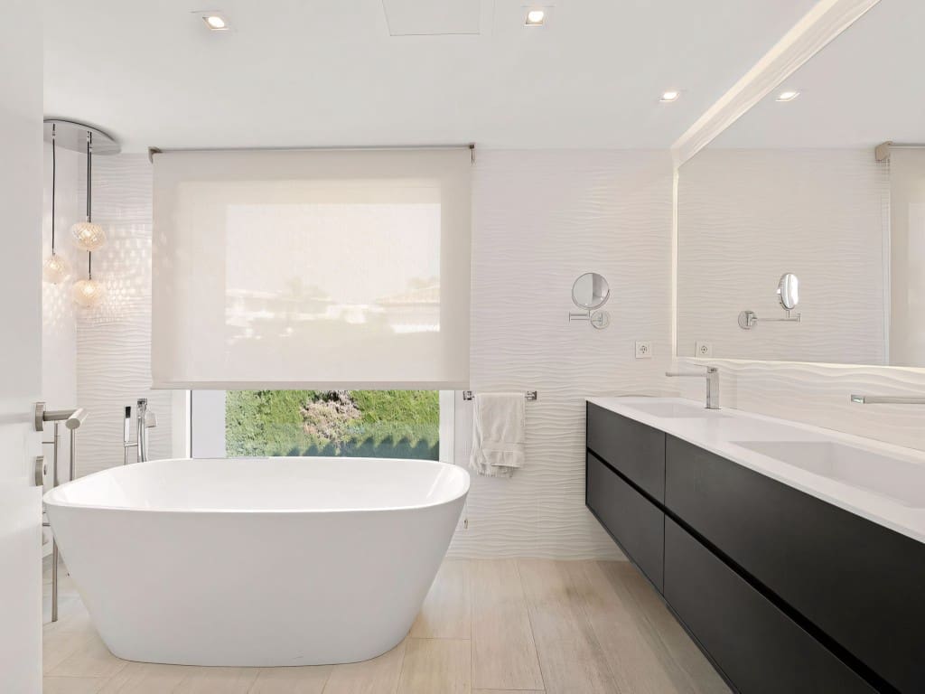 5 slaapkamer Villa te koop in Nueva Andalucia met zwembad garage - € 2.795.000 (Ref: 8985545)