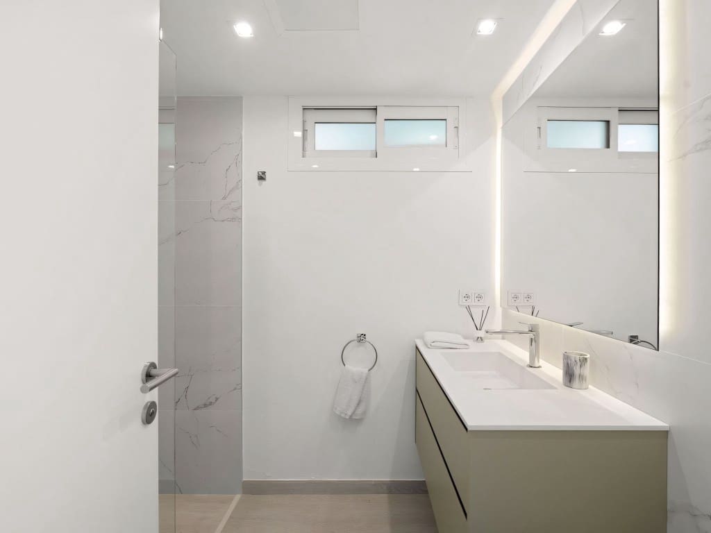 5 slaapkamer Villa te koop in Nueva Andalucia met zwembad garage - € 2.795.000 (Ref: 8985545)