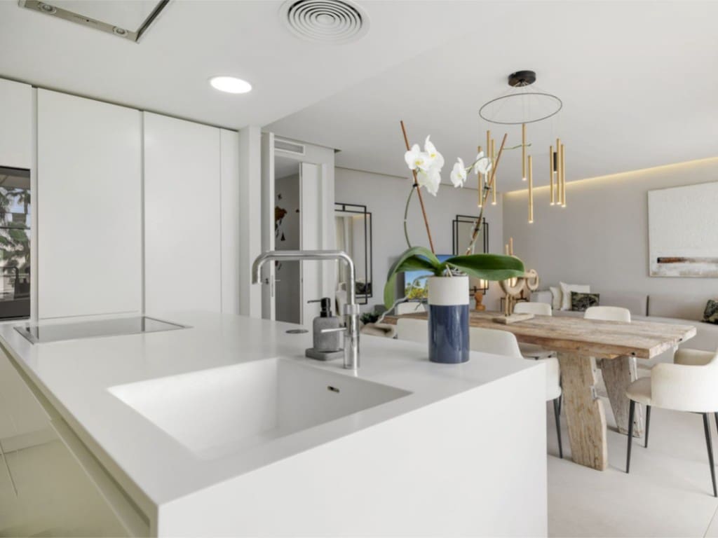 3 Zimmer Apartment zu verkaufen in Estepona mit Pool Garage - 1.145.000 € (Ref: 9002870)