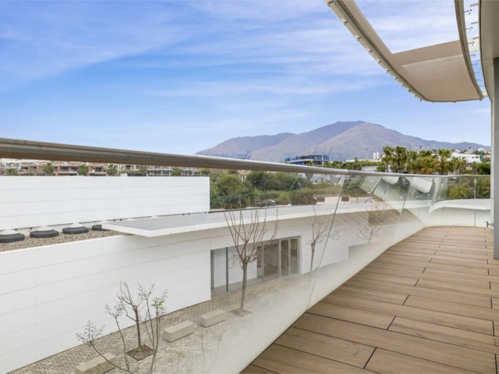 3 Zimmer Apartment zu verkaufen in Estepona mit Pool Garage - 1.145.000 € (Ref: 9002870)