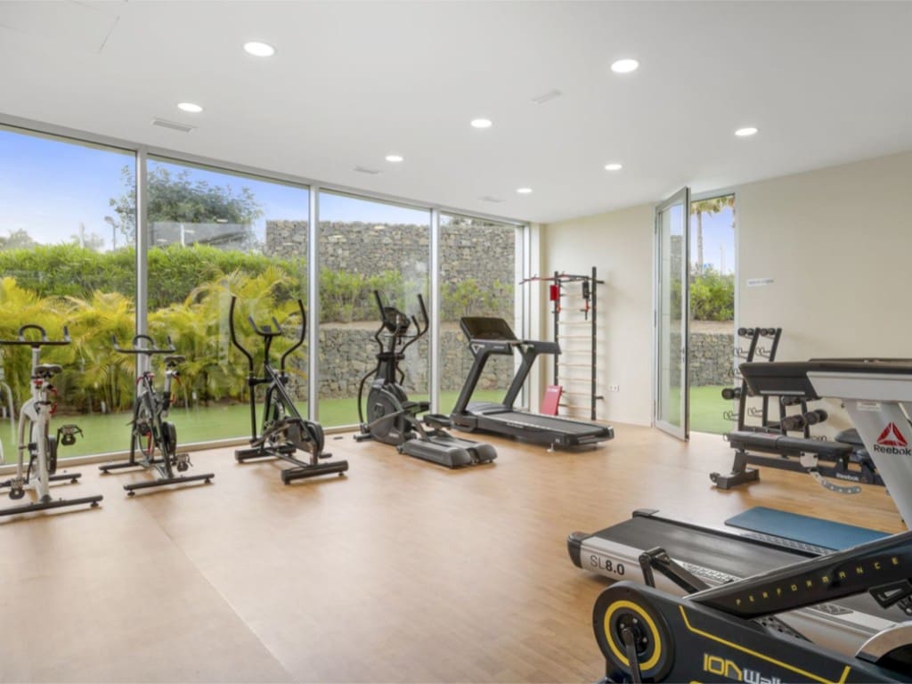 3 Zimmer Apartment zu verkaufen in Estepona mit Pool Garage - 1.145.000 € (Ref: 9002870)