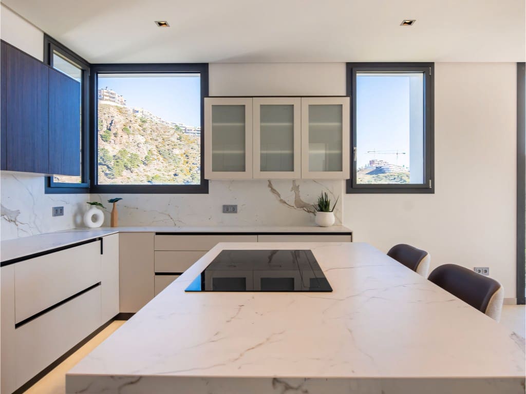 6 Zimmer Villa zu verkaufen in La Quinta mit Pool Garage - 4.695.000 € (Ref: 9012365)