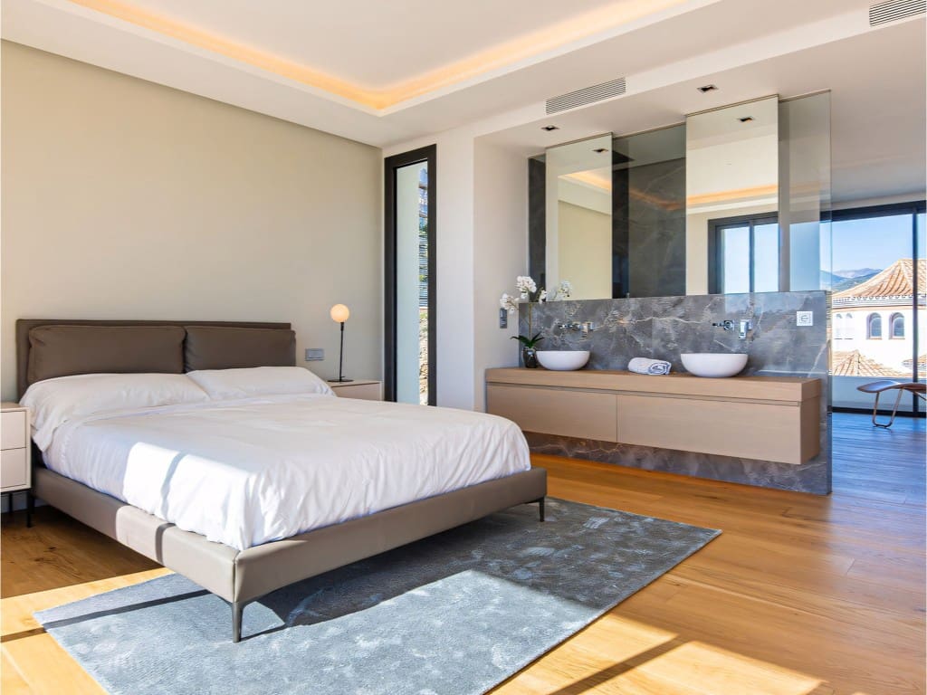 6 Zimmer Villa zu verkaufen in La Quinta mit Pool Garage - 4.695.000 € (Ref: 9012365)