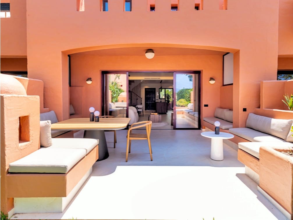 4 makuuhuone Omakotitalo myytävänä paikassa Golden Mile mukana uima-altaan 
autotalli - 1 995 000 € (Ref: 9012366)