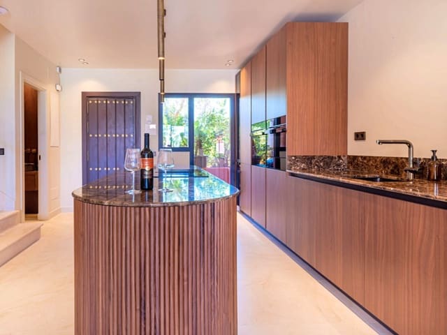 4 chambre Maison de Ville à vendre à Golden Mile, Marbella avec piscine garage - 1 995 000 € (Ref: 9012366)