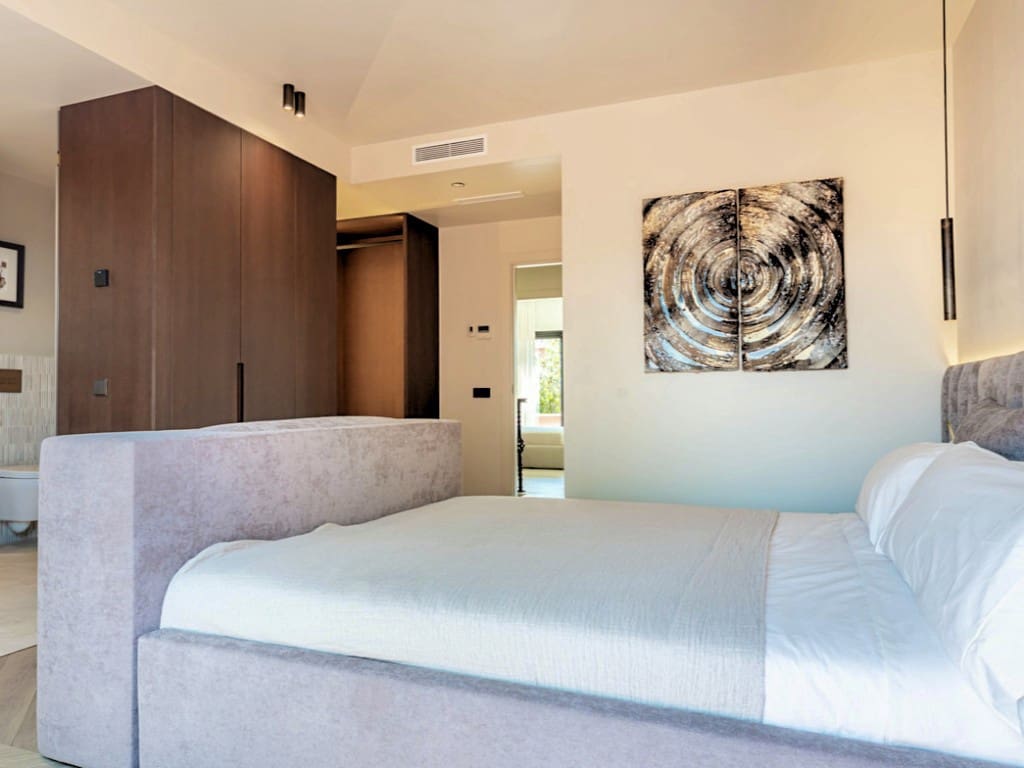 4 makuuhuone Omakotitalo myytävänä paikassa Golden Mile mukana uima-altaan 
autotalli - 1 995 000 € (Ref: 9012366)