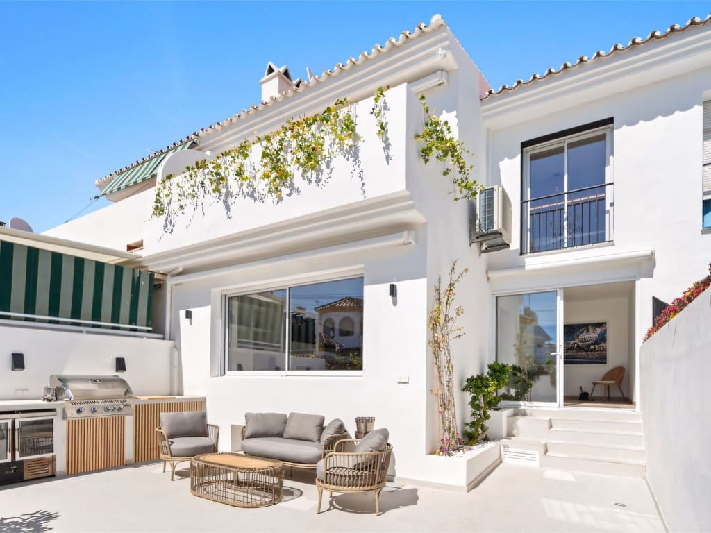 3 makuuhuone Omakotitalo myytävänä paikassa San Pedro de Alcantara mukana 
autotalli - 1 155 000 € (Ref: 9024498)