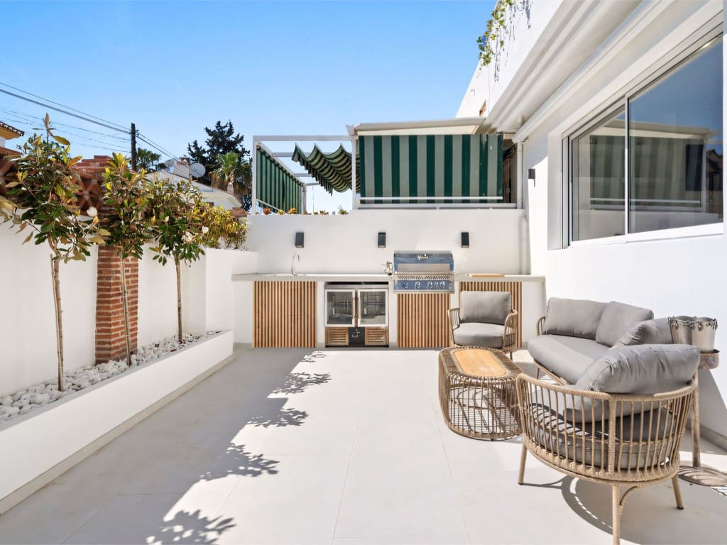 3 makuuhuone Omakotitalo myytävänä paikassa San Pedro de Alcantara mukana 
autotalli - 1 155 000 € (Ref: 9024498)