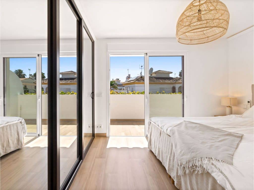 3 makuuhuone Omakotitalo myytävänä paikassa San Pedro de Alcantara mukana 
autotalli - 1 155 000 € (Ref: 9024498)