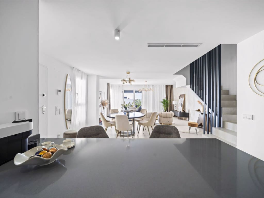 4 soveværelse Semi-Rækkehus til salg i La Cala de Mijas med swimmingpool garage - € 900.000 (Ref: 9026587)