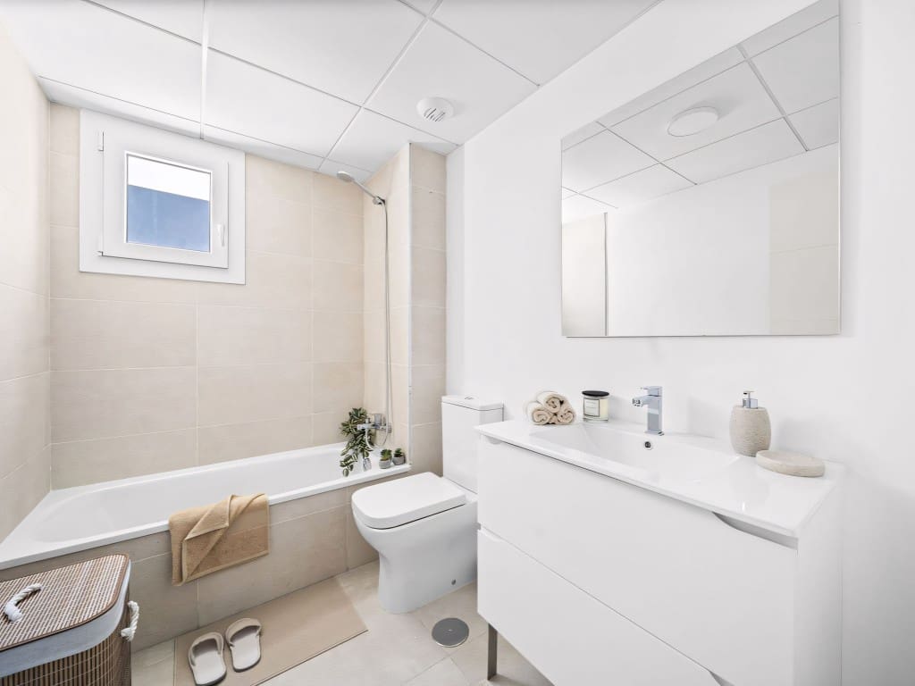 4 soveværelse Semi-Rækkehus til salg i La Cala de Mijas med swimmingpool garage - € 900.000 (Ref: 9026587)