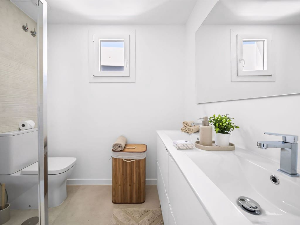 4 soveværelse Semi-Rækkehus til salg i La Cala de Mijas med swimmingpool garage - € 900.000 (Ref: 9026587)