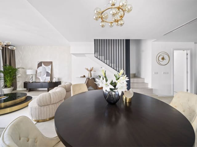 4 sypialnia Dom blizniak na sprzedaż w La Cala de Mijas, Mijas z basenem garażem - 900 000 € (Ref: 9026587)