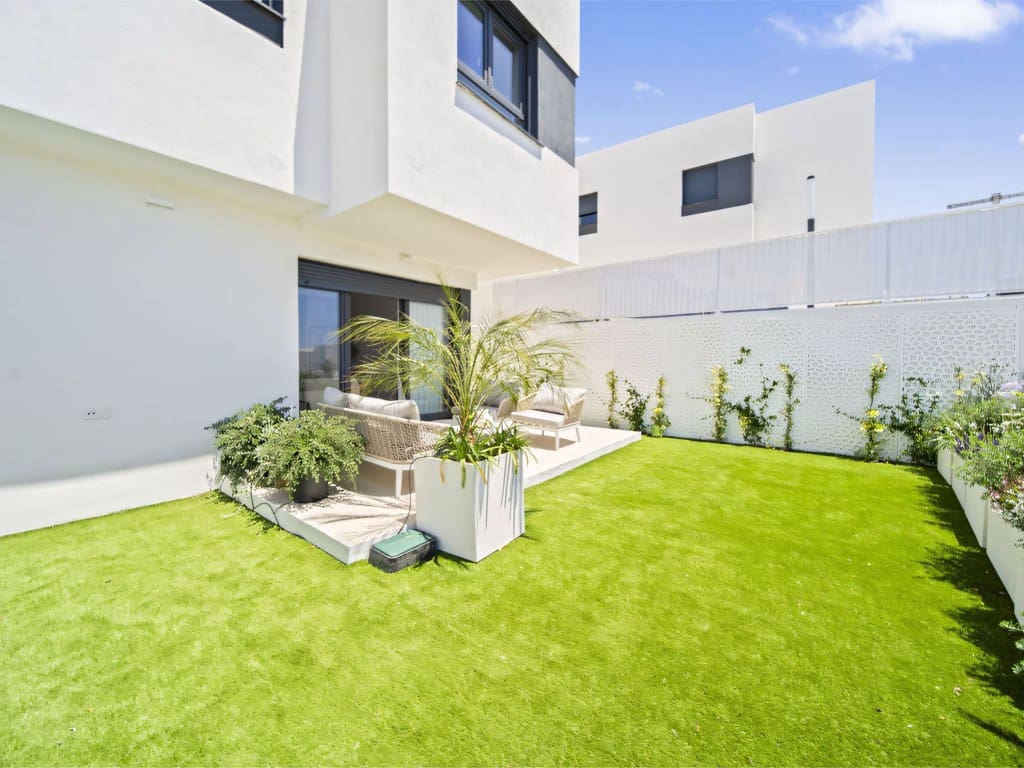 4 soveværelse Semi-Rækkehus til salg i La Cala de Mijas med swimmingpool garage - € 950.000 (Ref: 9026587)