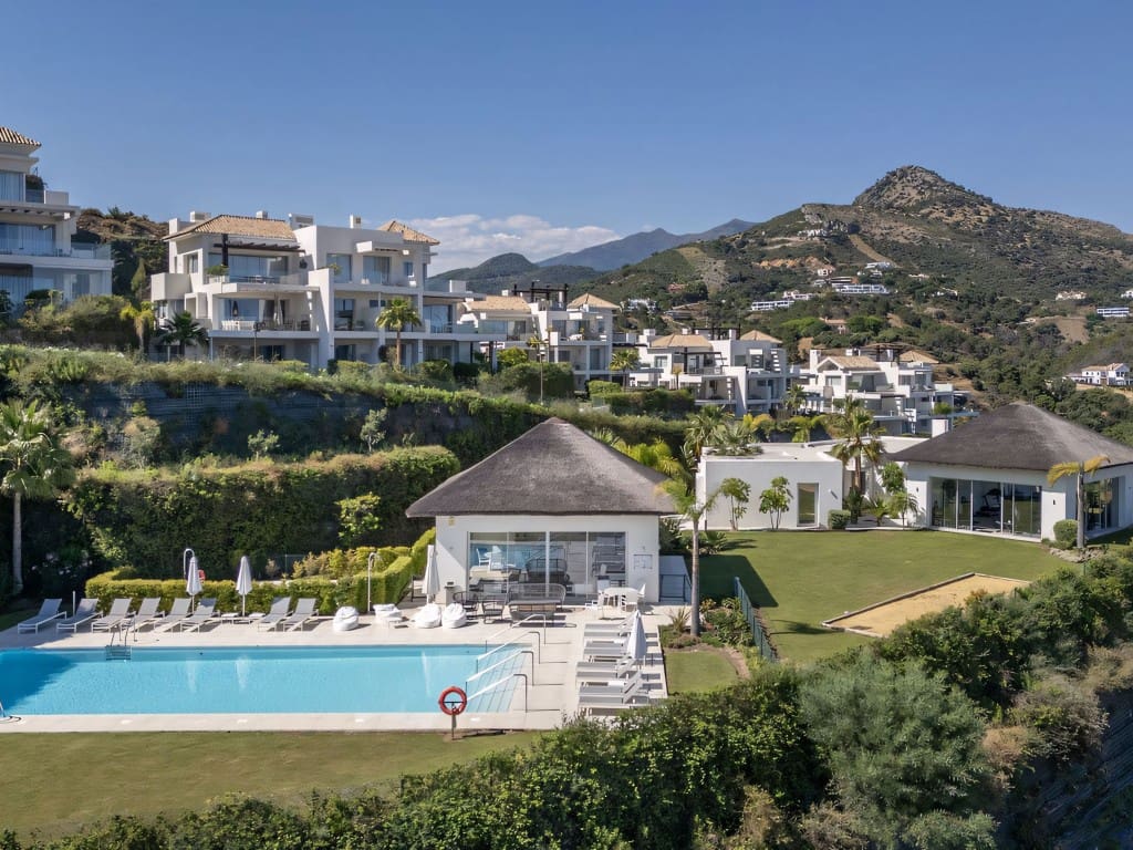 3 slaapkamer Appartement te koop in Benahavis met zwembad garage - € 945.000 (Ref: 9034369)