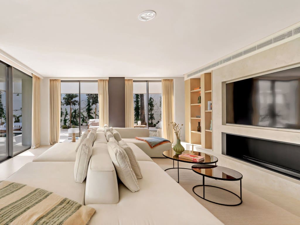 Chalet de 4 habitaciones en Nueva Andalucia en venta con piscina garaje - 5.975.000 € (Ref: 9037982)