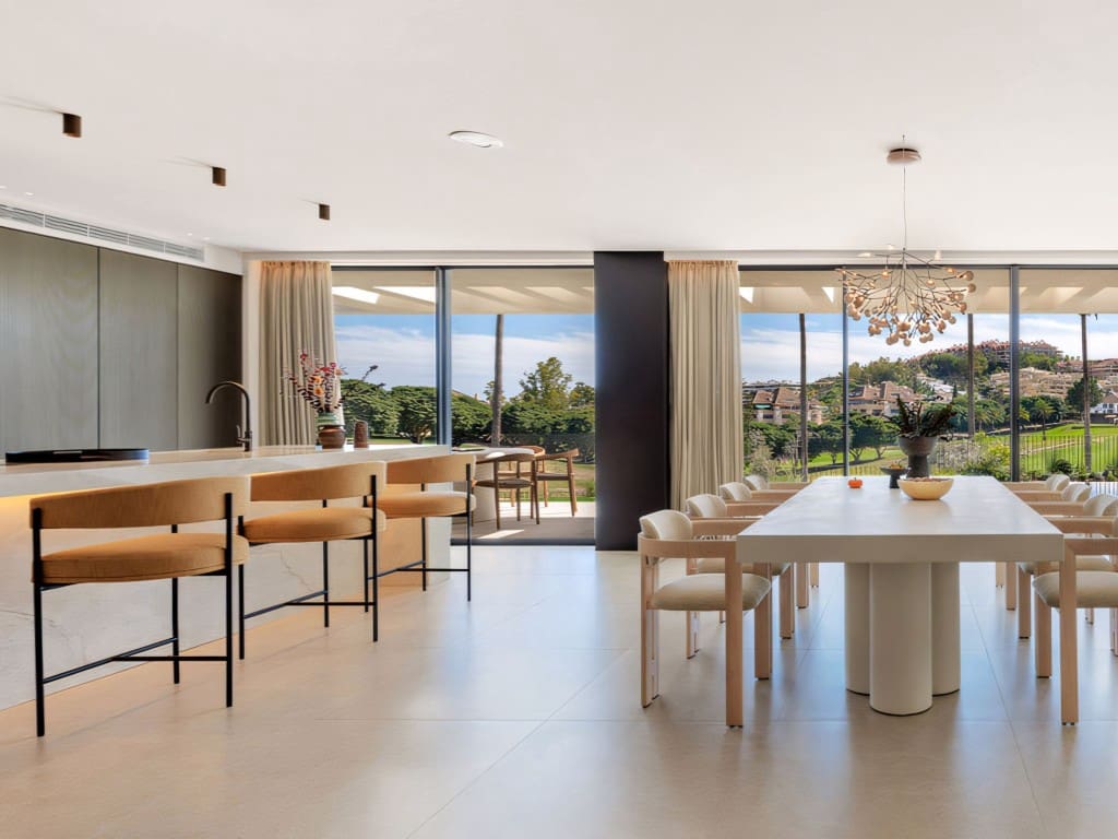 Chalet de 4 habitaciones en Nueva Andalucia en venta con piscina garaje - 5.975.000 € (Ref: 9037982)