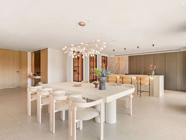 Chalet de 4 habitaciones en Nueva Andalucia, Marbella en venta con piscina garaje - 5.975.000 € (Ref: 9037982)